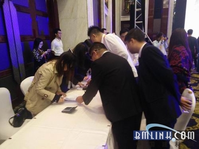 當(dāng)藝術(shù)邂逅楚楚 十月花千谷新品發(fā)布會(huì)